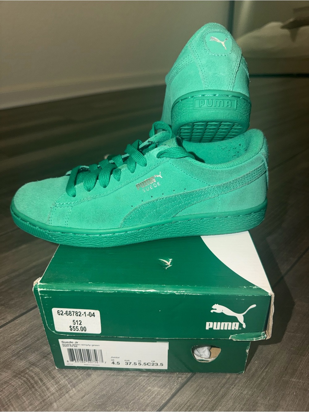 Puma Suede Sneakers in Green Kids 5.5 (Women’s 6.5)